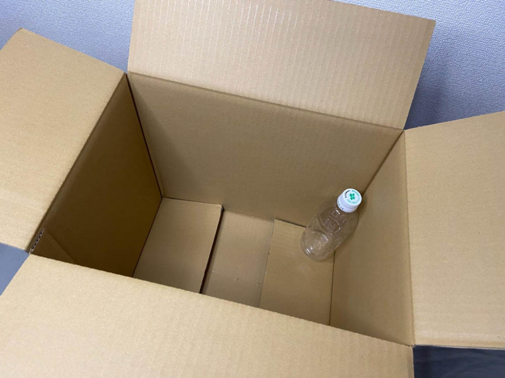 組み立てられた段ボール