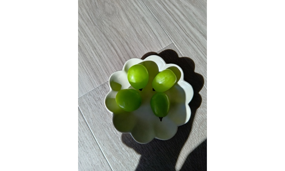 影消しのビフォー（左：補正前／右：補正後）