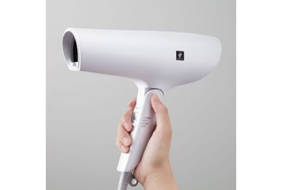 ドライヤーの寿命は平均3〜4年！故障サインや買い替え時期、長持ちのコツを解説